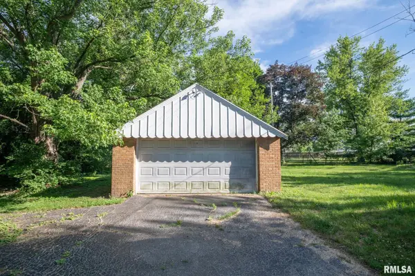 5012 W FARMINGTON RD, Peoria, IL 61604
