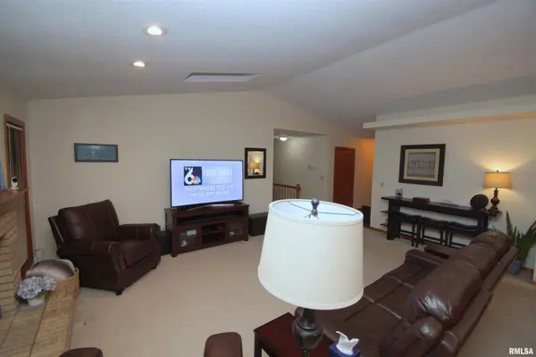 3418 43RD Avenue Court, Bettendorf, IA 52722