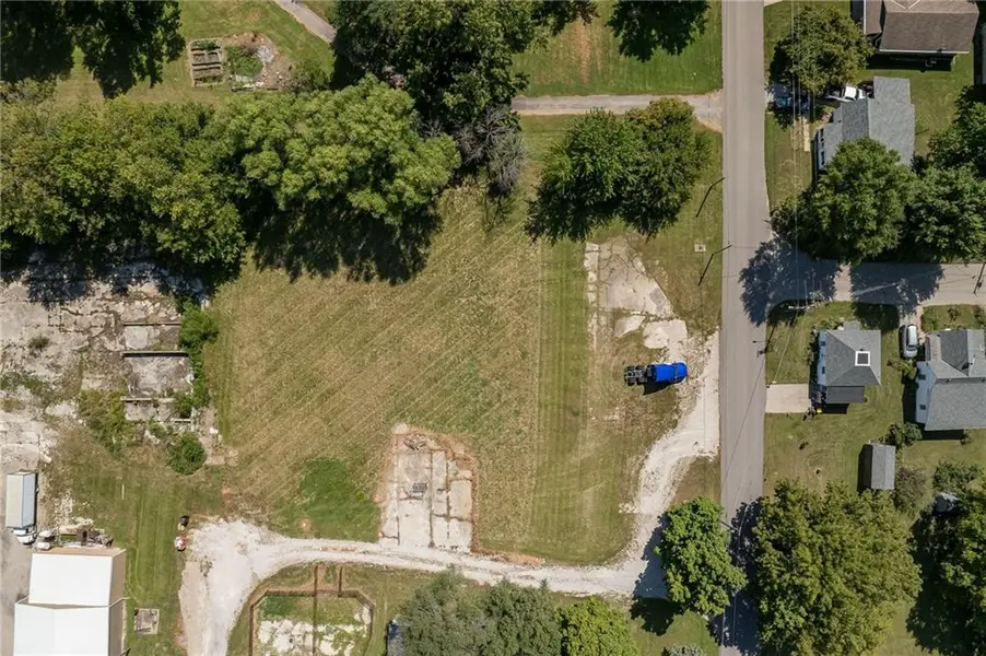 N 13th TER, Savannah, MO 64485
