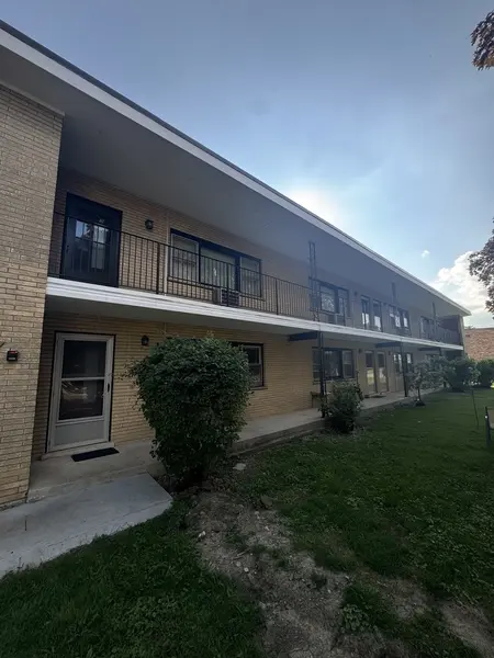 581 Burlington AVE #8, Clarendon Hills, IL 60514