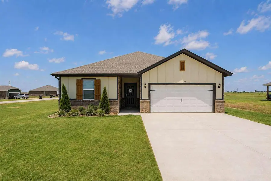 1710 Oak WAY, Tuttle, OK 73089