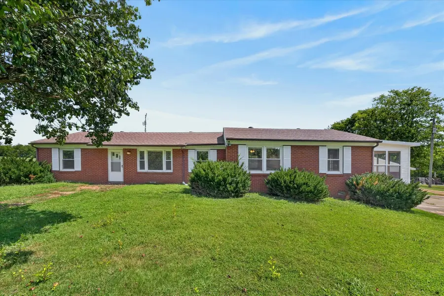 3252 Marthas Chapel Rd, Cunningham, TN 37052