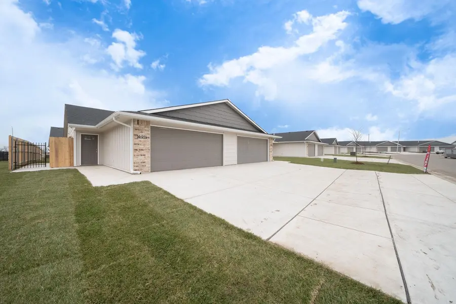 11990 W Wildwood St, Wichita, KS 67215