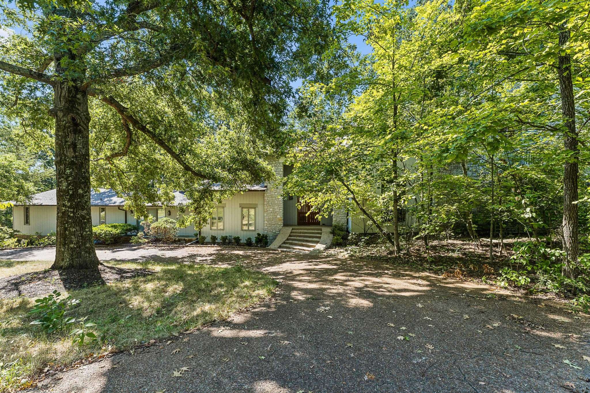 5870 Fredricksburg Dr, Nashville, TN 37215