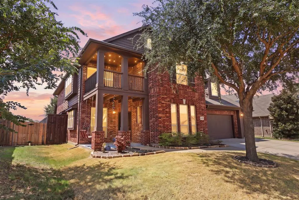 8308 Spitfire Trail, Aubrey, TX 76227