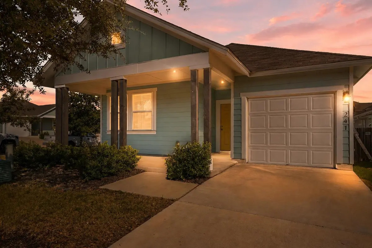 241 E Broade ST, Leander, TX 78641