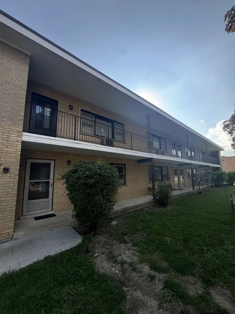581 Burlington AVE #8, Clarendon Hills, IL 60514