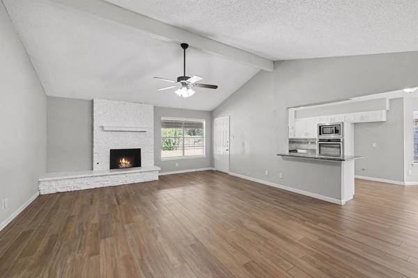 826 Glacier Lane, Grapevine, TX 76051