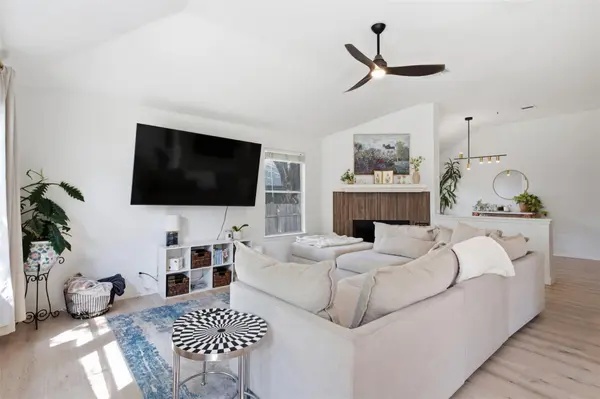 203 Little Lake RD, Hutto, TX 78634