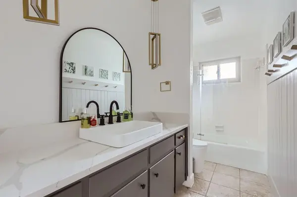 9513 Braeburn GLN, Austin, TX 78729