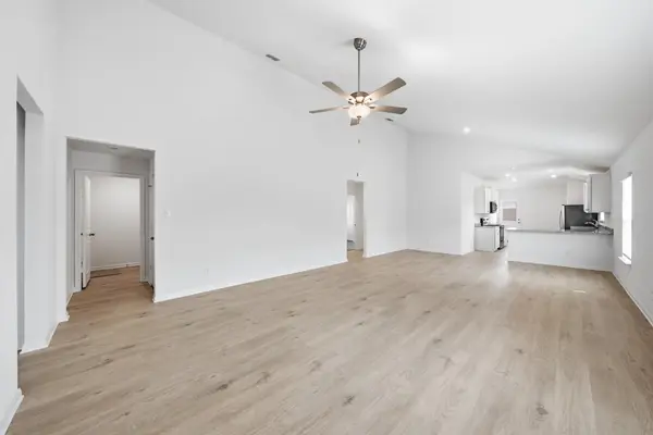 237 W Luna Blue LN, Jarrell, TX 76537