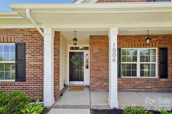 1006 Spring Rose LN, Matthews, NC 28104