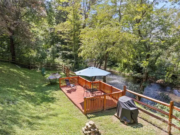 404 Loop RD, Clyde, NC 28721