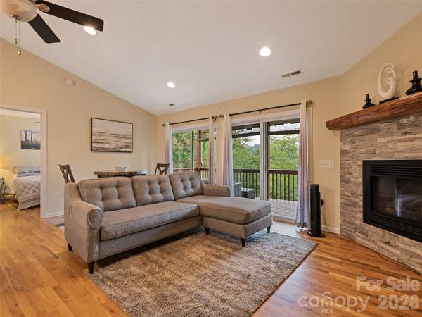 404 Loop RD, Clyde, NC 28721