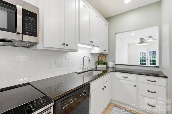 301 Queens RD #207, Charlotte, NC 28204