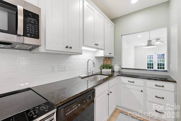 301 Queens RD #207, Charlotte, NC 28204