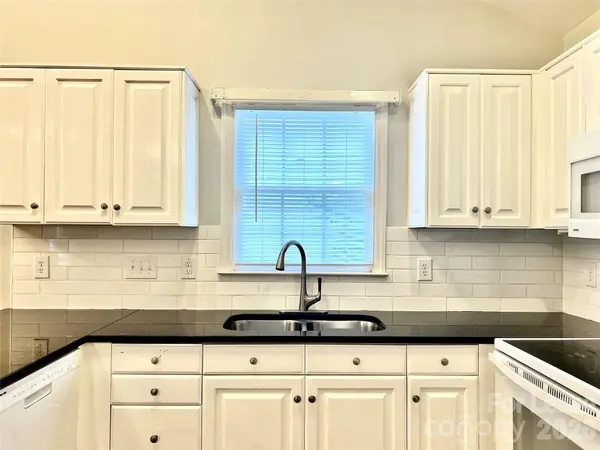 4409 Stonefield DR, Charlotte, NC 28269