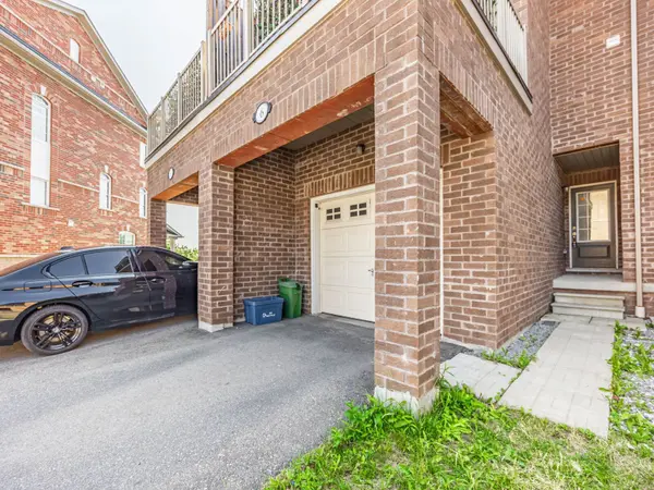 6 Harper Hill DR #Main & Upper, Ajax, ON L1T 0J9