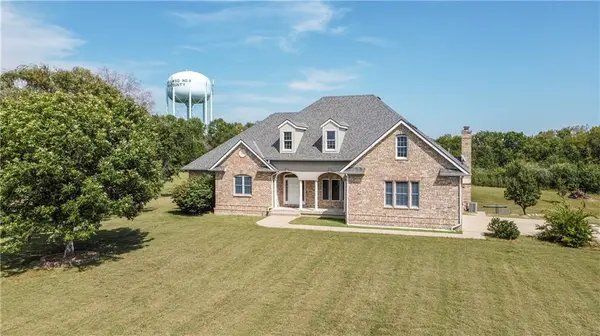 26001 S Summit RD, Harrisonville, MO 64701