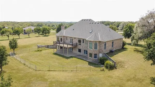 26001 S Summit RD, Harrisonville, MO 64701