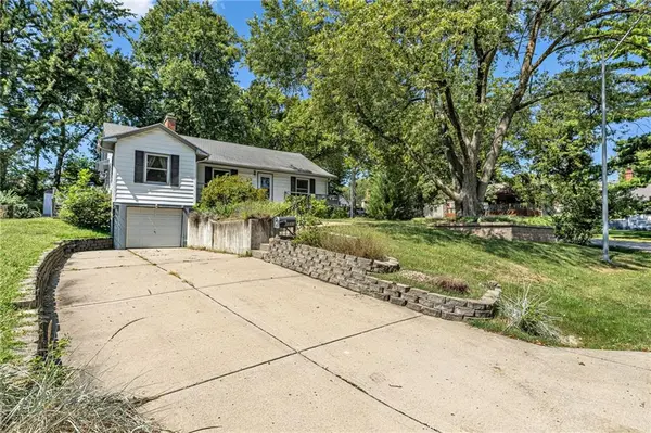 5530 N Spruce AVE, Kansas City, MO 64119