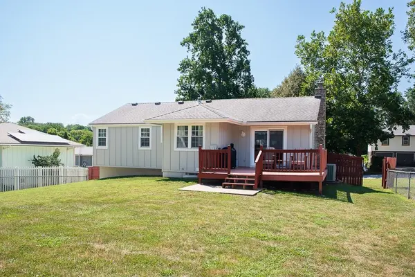 313 Killarney LN, Blue Springs, MO 64014