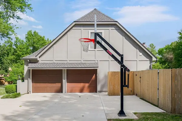11421 Carter ST, Overland Park, KS 66210