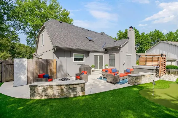 11421 Carter ST, Overland Park, KS 66210