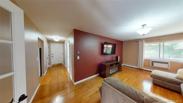 136 Sierra Vista LN, Valley Cottage, NY 10989