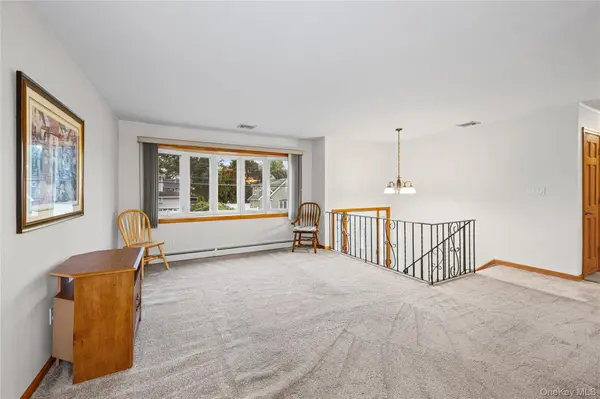 93 Toronto AVE, Massapequa, NY 11758