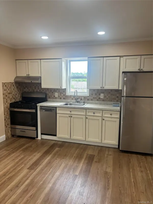 75 Carleton AVE ## 1, Islip Terrace, NY 11752