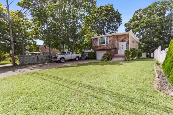 1320 Pine Acres BLVD, Bay Shore, NY 11706