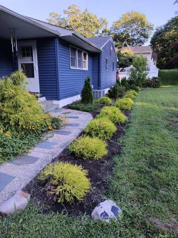 86 Hulse AVE, Wading River, NY 11792
