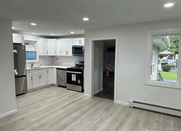 10 Barclay RD, Mastic Beach, NY 11951