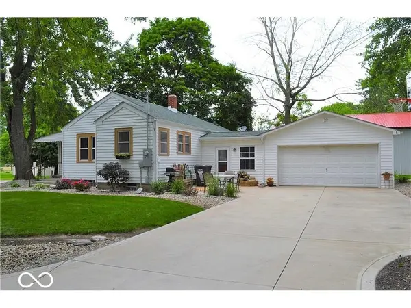 15 N State ST, Markleville, IN 46056