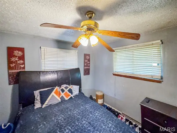 1129 Walker AVE, St Louis, MO 63138