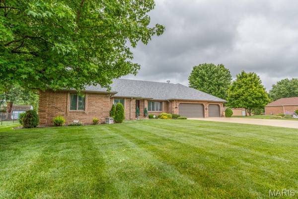 417 LANTERN LN, Lebanon, MO 65536