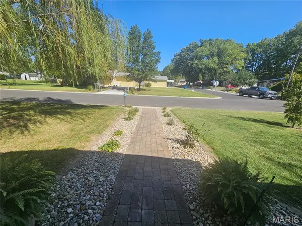 304 Edna LN, Sparta, IL 62286