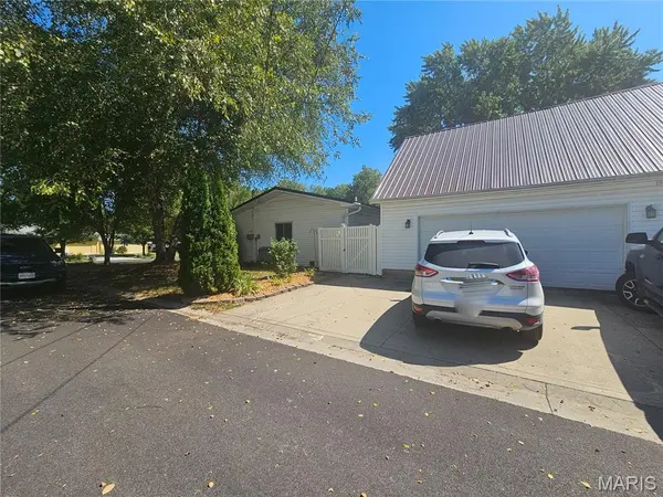 304 Edna LN, Sparta, IL 62286
