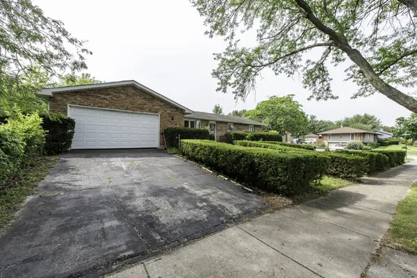2715 Hyde Park AVE, Waukegan, IL 60085