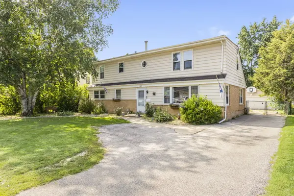 309 E Walnut ST, Roselle, IL 60172