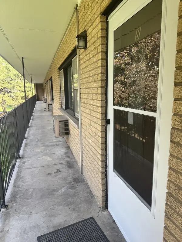 581 Burlington AVE #8, Clarendon Hills, IL 60514
