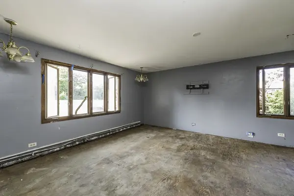 2337 N Sheridan RD, Waukegan, IL 60087