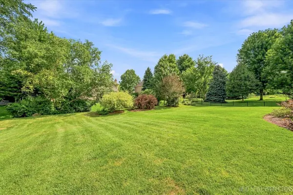 627 Ritter DR, Batavia, IL 60510