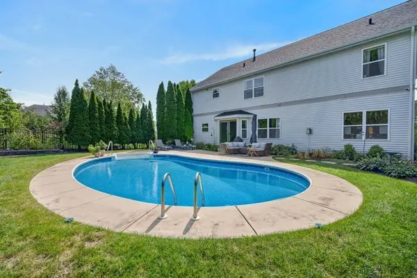 8024 Connor DR, Long Grove, IL 60047