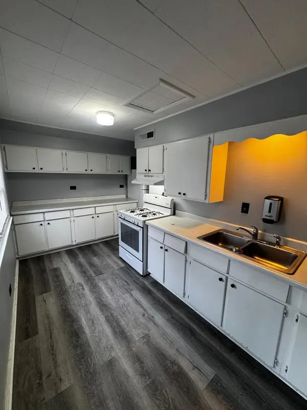 140 College ST #4, Elgin, IL 60120