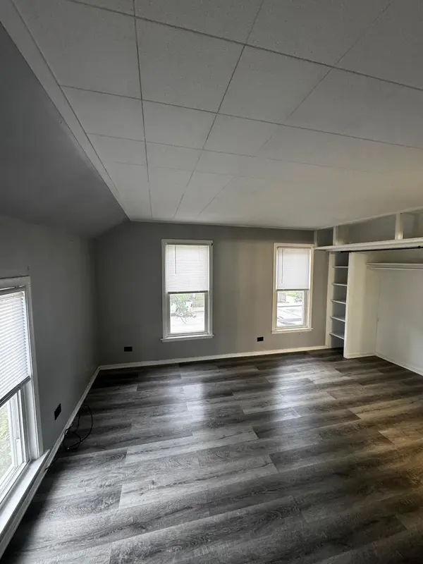 140 College ST #4, Elgin, IL 60120