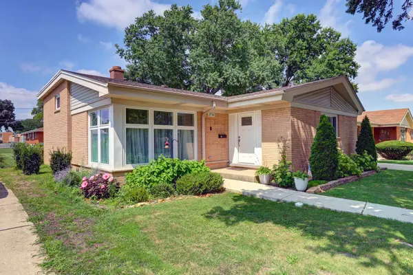 2534 Kensington AVE, Westchester, IL 60154