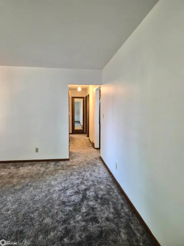 2205 N 3Rd AVE, Newton, IA 50208