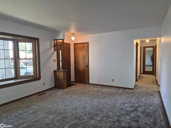 2205 N 3Rd AVE, Newton, IA 50208